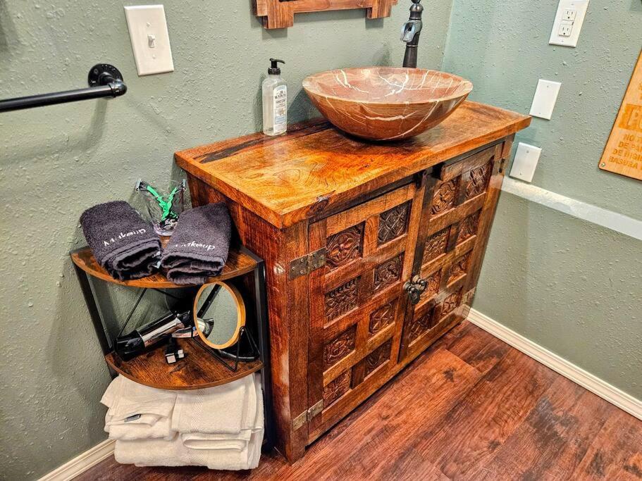 Private Cabin- Breakfast - Double Tub - 75In Tv - Sup - Washer Dryer - Bbq West Point Dış mekan fotoğraf